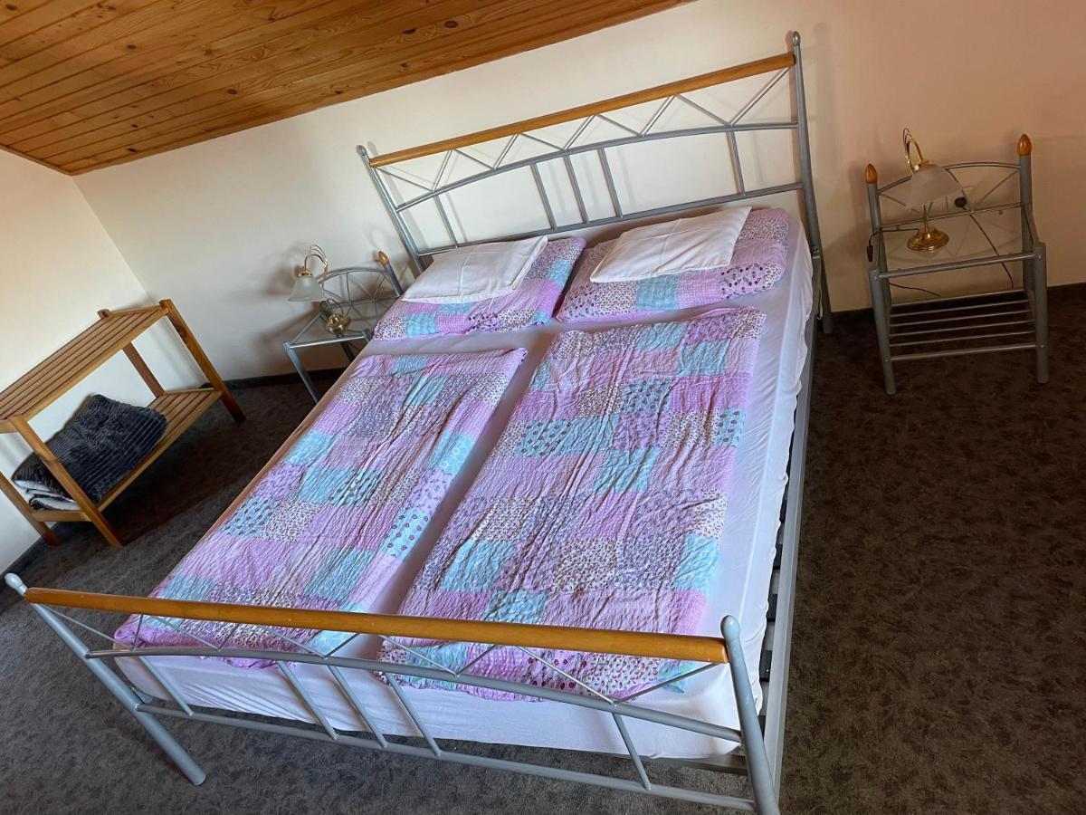 גיינסדיאס Esther Apartman מראה חיצוני תמונה