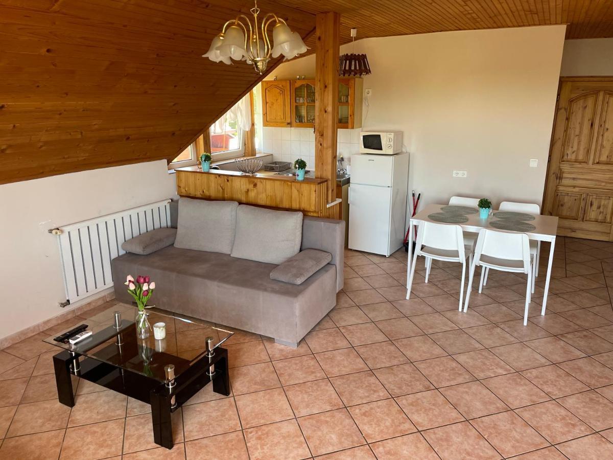 גיינסדיאס Esther Apartman מראה חיצוני תמונה