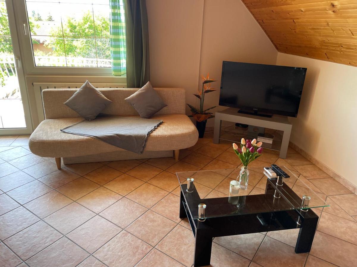 גיינסדיאס Esther Apartman מראה חיצוני תמונה