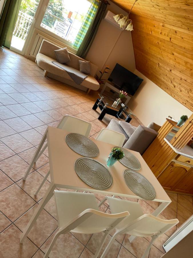 גיינסדיאס Esther Apartman מראה חיצוני תמונה