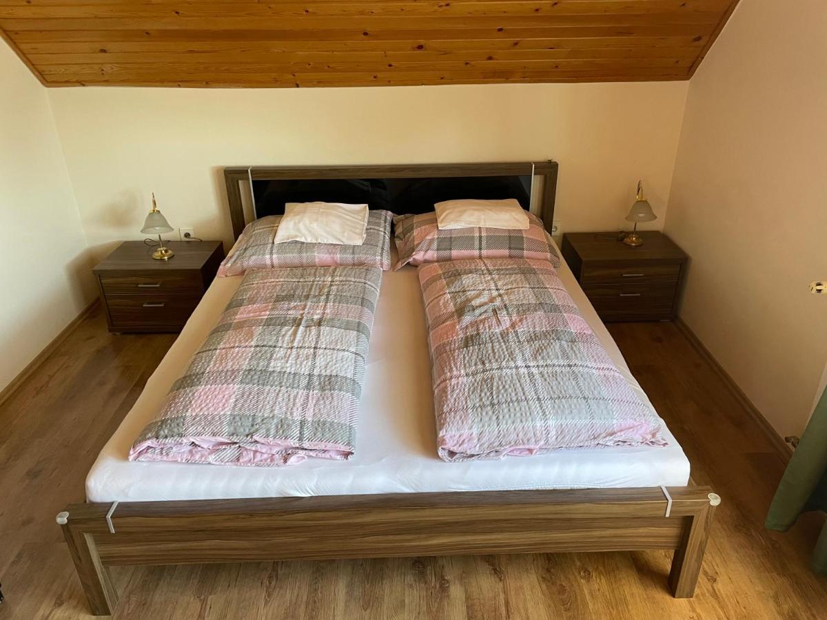 גיינסדיאס Esther Apartman מראה חיצוני תמונה