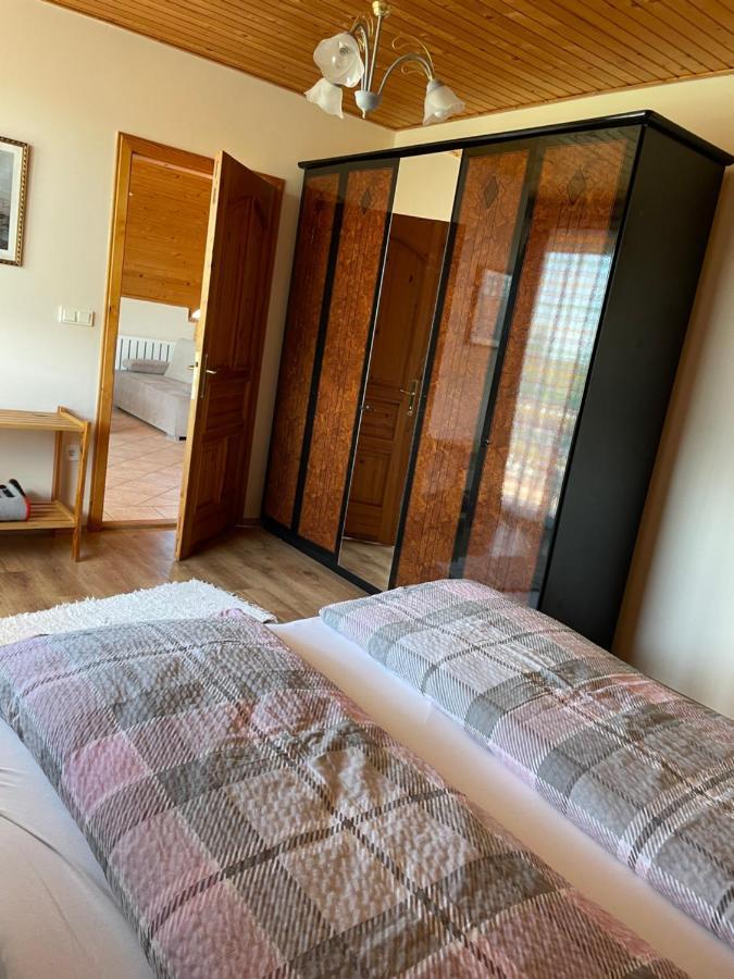 גיינסדיאס Esther Apartman מראה חיצוני תמונה