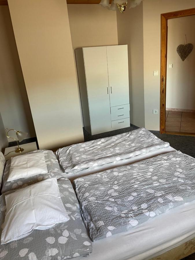 גיינסדיאס Esther Apartman מראה חיצוני תמונה
