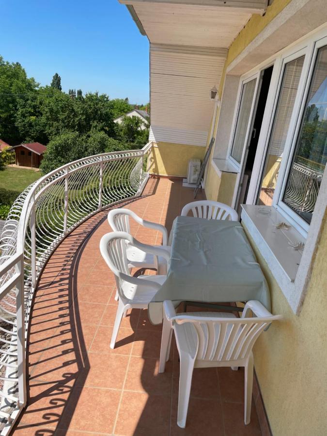 גיינסדיאס Esther Apartman מראה חיצוני תמונה